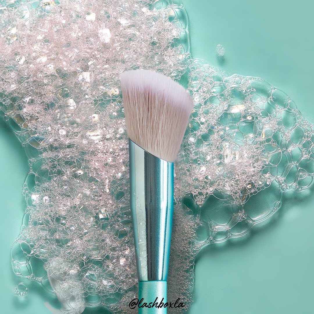 Be Naked Cleansing Brush